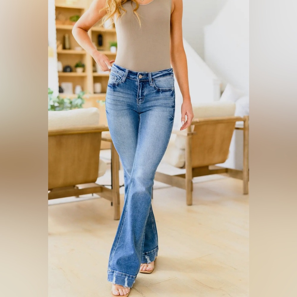 Women’s Distressed Medium‎ Washed
Flare Jeans
